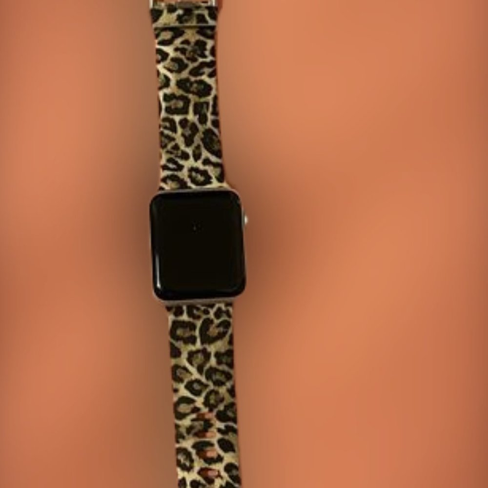 Apple Watch 2nd Gen 38MM - Works Perfect - Comes with Charger